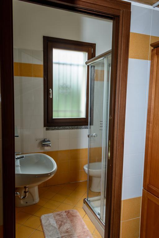 Bed And Breakfast Linate Peschiera Borromeo Room photo