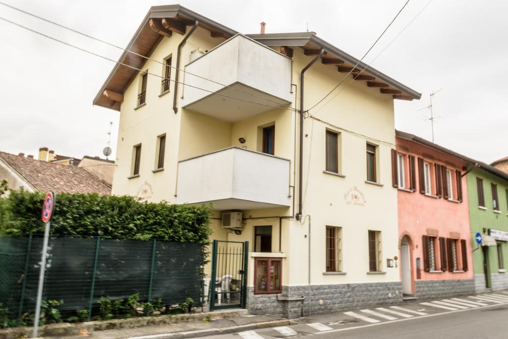 Bed And Breakfast Linate Peschiera Borromeo Exterior photo