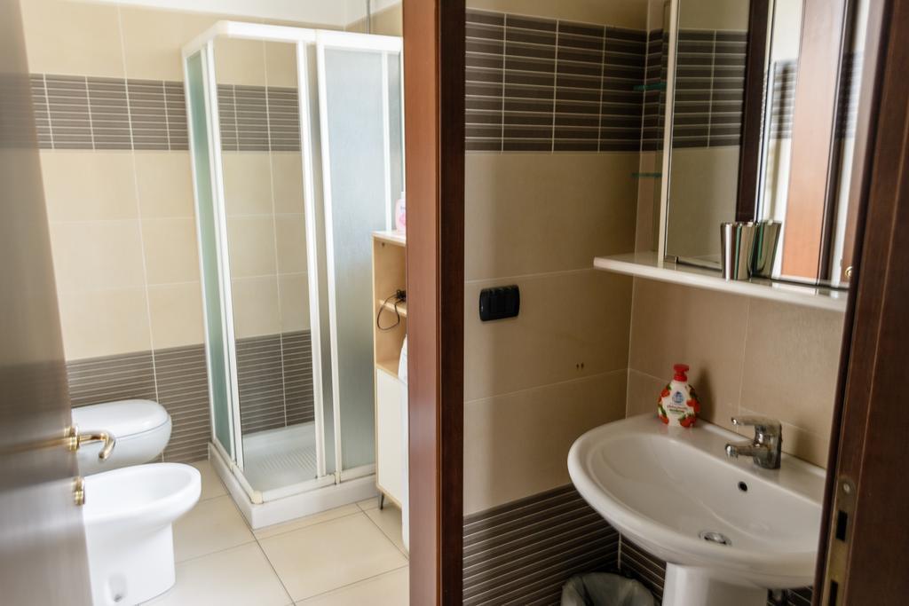 Bed And Breakfast Linate Peschiera Borromeo Exterior photo